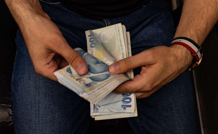 التضخم في تركيا عند أعلى مستوياته والليرة لا تغادر مربع الانهيار   