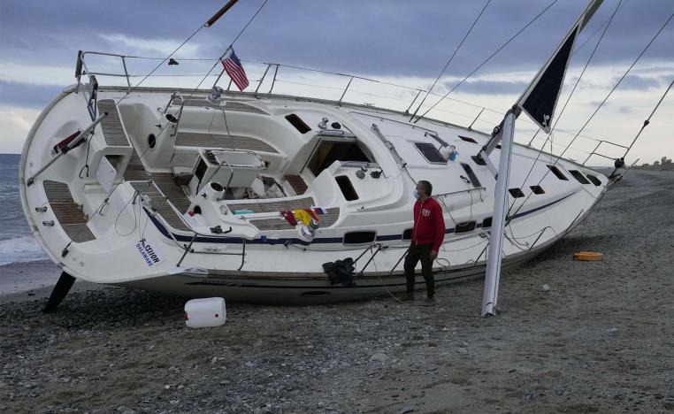 Clandestine migration on an expensive sailboat 