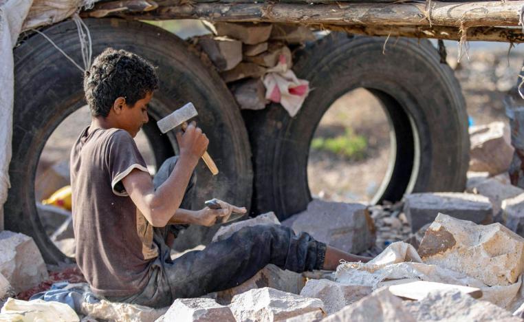 طفل يمني في ورشة بتعز