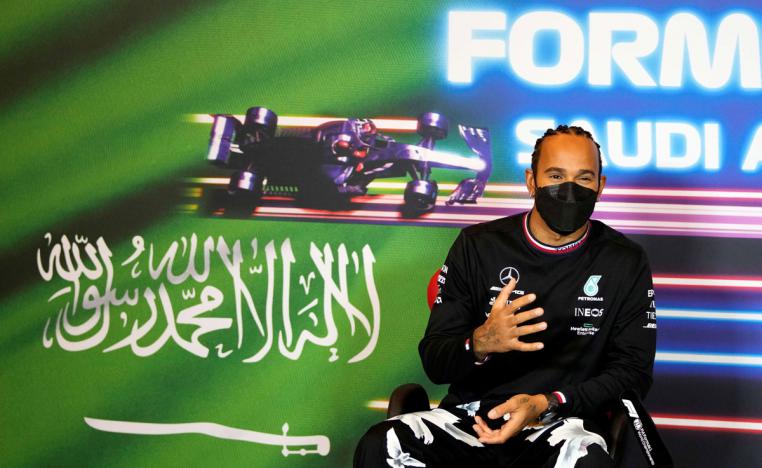 هاميلتون مطالب بالفوز بالسباق السعودي