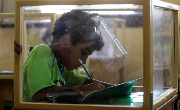 تلميذ مصري في مدرسة في القاهرة