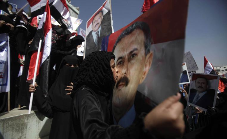 مناصرون للرئيس اليمني السابق علي عبدالله صالح يتظاهرون تأييدا له (2011)