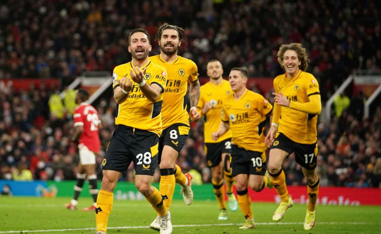 فريق 'الذئاب' يحبط انتفاضة يونايتد ومدربه المؤقت رانغنيك