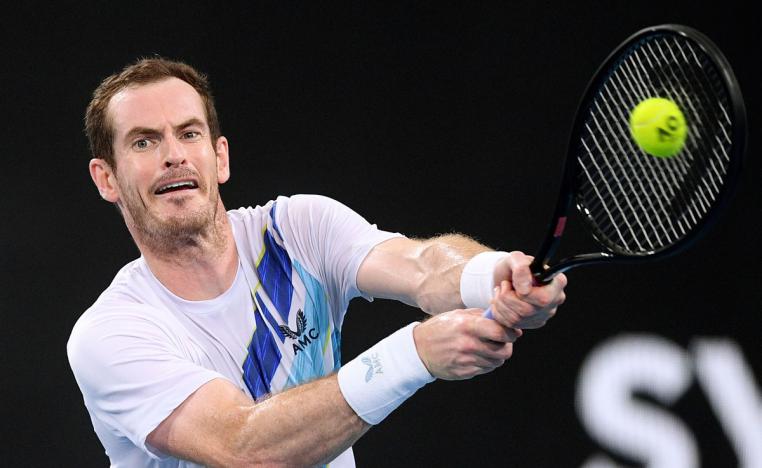 موراي لبدأ العام الجديد بلقب