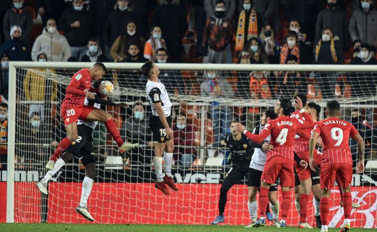 فالنسيا يحرم اشبيلية من فوزه الثالث تواليا