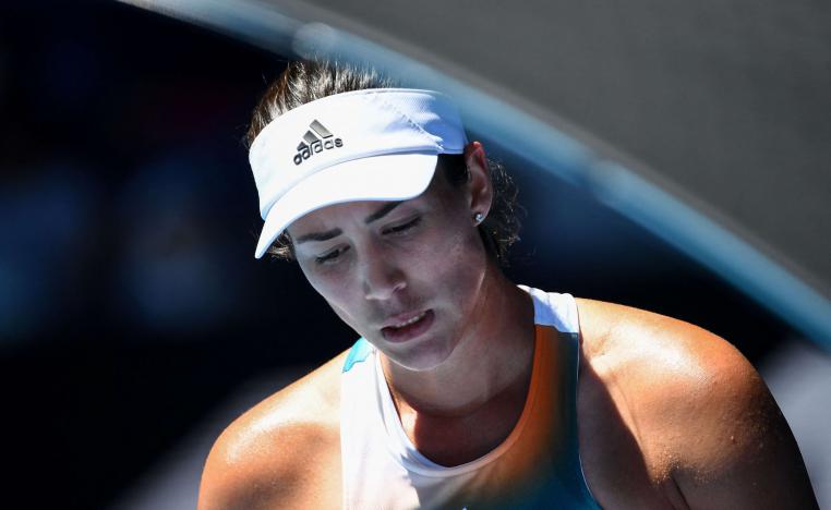 لاعبة التنس الإسبانية تعاني كثيرا في التحضير للبطولة بسبب كورونا