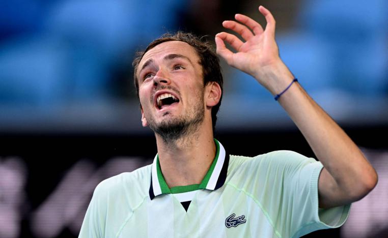  مدفيديف يعود من بعيد و يتأهل