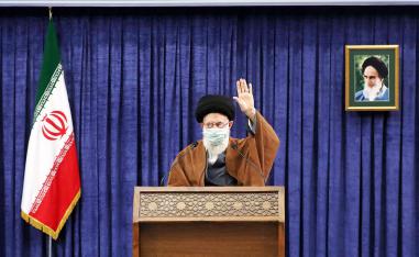 خامنئي يوجه بوصلة المفاوضات النووية في خضم شدّ وجذب بين واشنطن وطهران