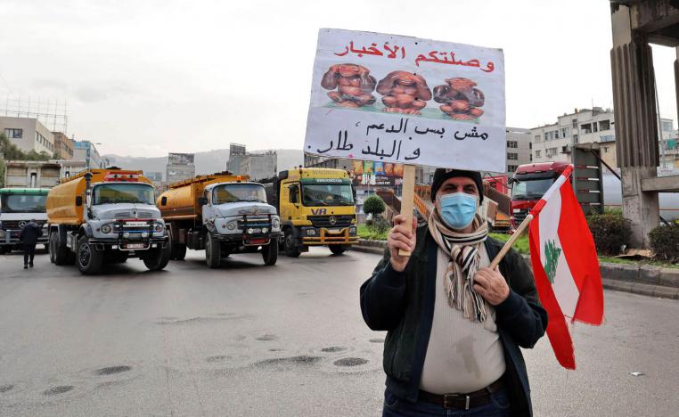 لبنانيون يحتجون على نقص الوقود