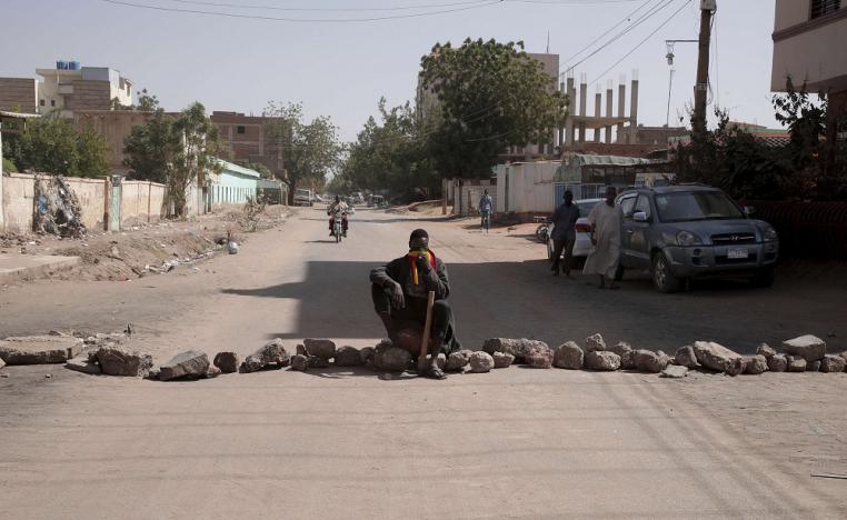 الوضع يزداد تعقيدا في السودان مع استمرار طرفي الأزمة في التصعيد