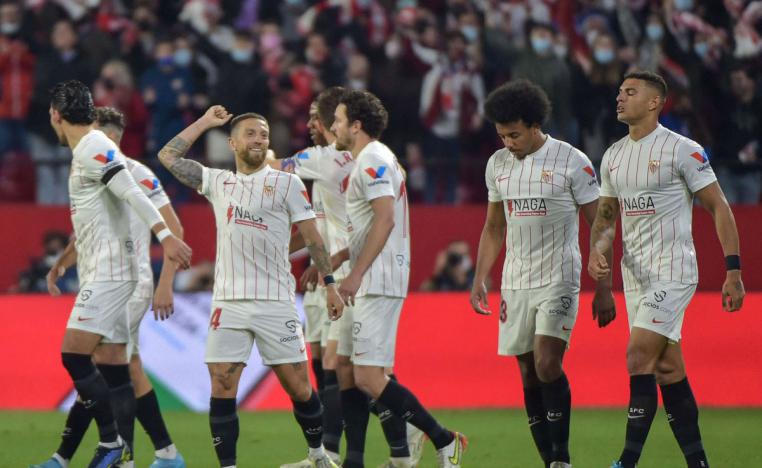  الفريق الاندلسي في المركز الثاني برصيد 50 نقطة مقلصا الفارق الى ثلاث نقاط عن ريال مدريد المتصدر