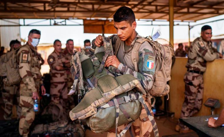 هل يحزم الجيش الفرنسي حقائبه ويغادر مالي