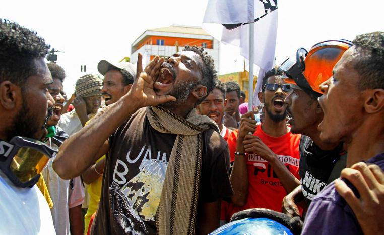 الاحتجاجات ضد العسكر في السودان تأخذ منحى تصعيديا