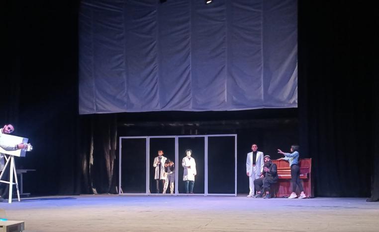 'أيام المسرح الاستعادي'