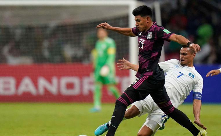 المكسيك تلحق بركب المتأهلين