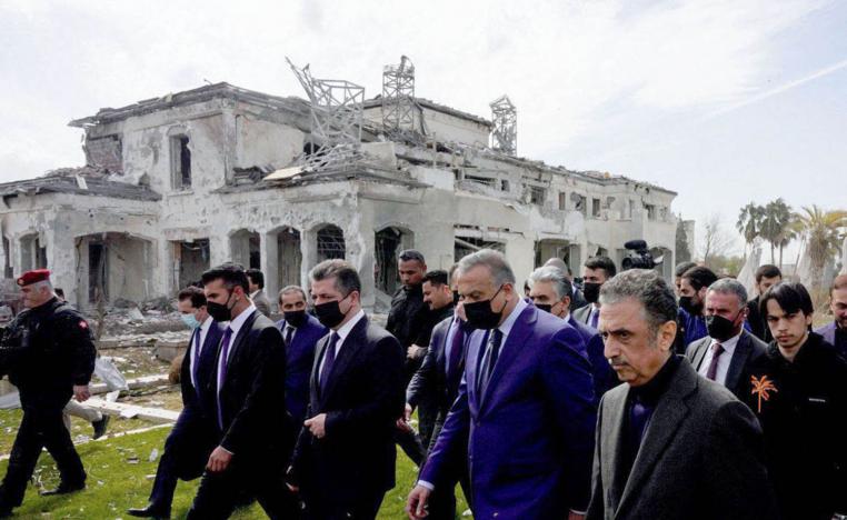 رئيس الوزراء العراقي مصطفى الكاظمي ورئيس وزراء إقليم كردستان مسرور بارزاني يتفقدان موقع القصف الإيراني