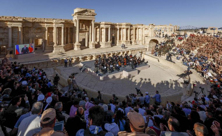 فرقة موسيقية روسية تعزف في أطلال تدمر بعد تحريرها من داعش