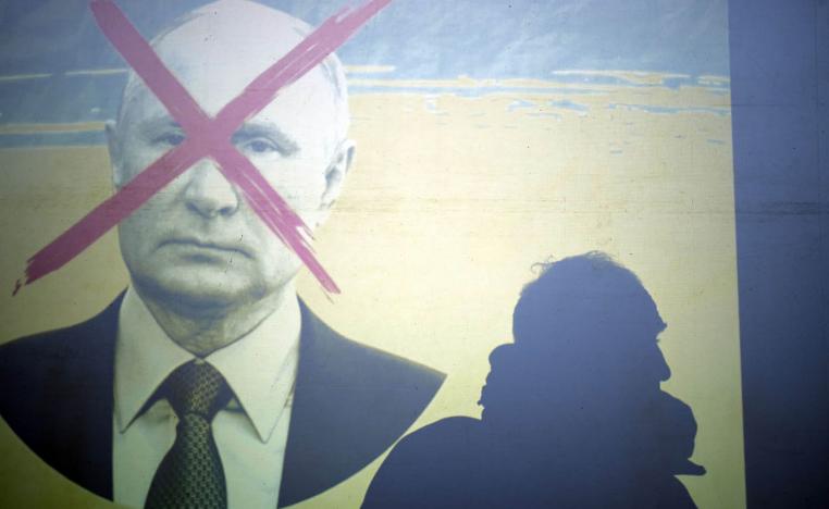 متظاهرون يونانيون ينددون بالغزو الروسي لأوكرانيا