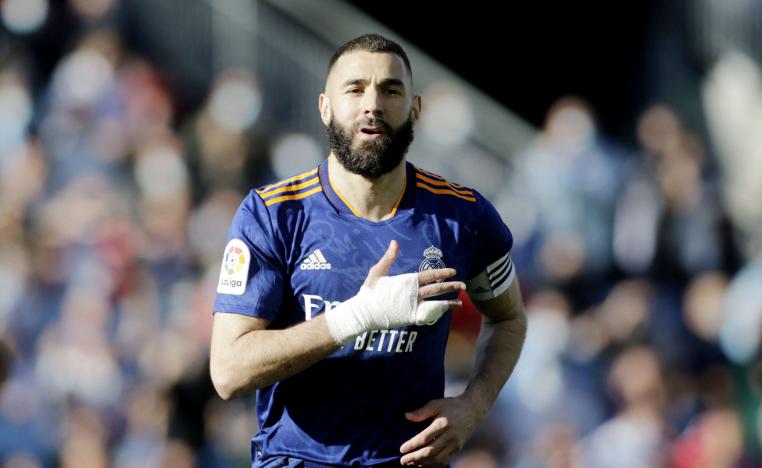 المهاجم الفرنسي يسجل الهدفين من ركلتي جزاء ويهدر الثالث