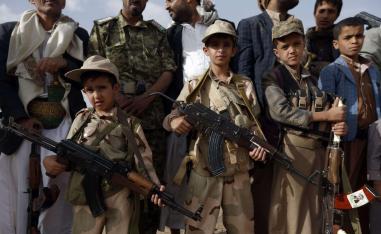 الحوثيون تورطوا في تسليح الاطفال عوض تعليمهم