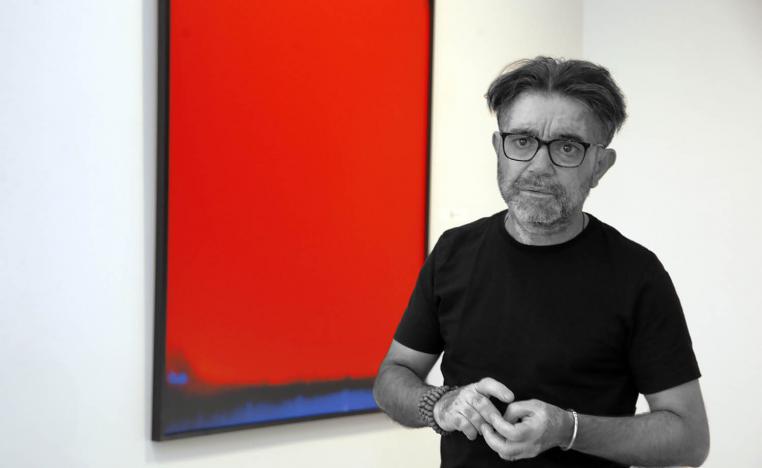 The exhibition is a crossing at the confluence of photography and experimentation finding its culmination in abstraction