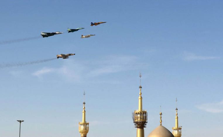 طائرات إيرانية تشارك في استعراض عسكري في طهران