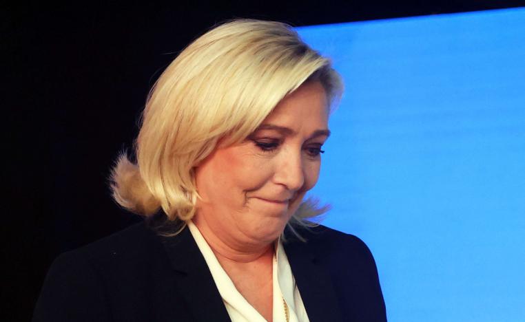 لوبن تقر بهزيمتها في الانتخابات الرئاسية أمام ماكرون