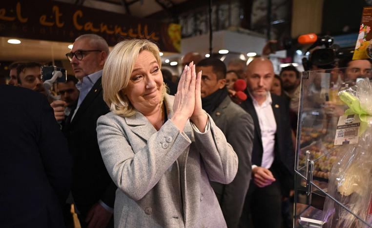 لوبان تستفيد من تراجع شعبية ماكرون