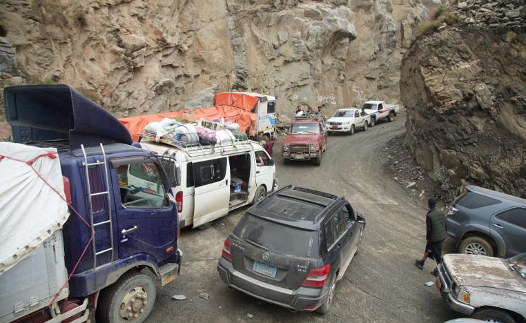 الطريق مقطوعة الى تعز