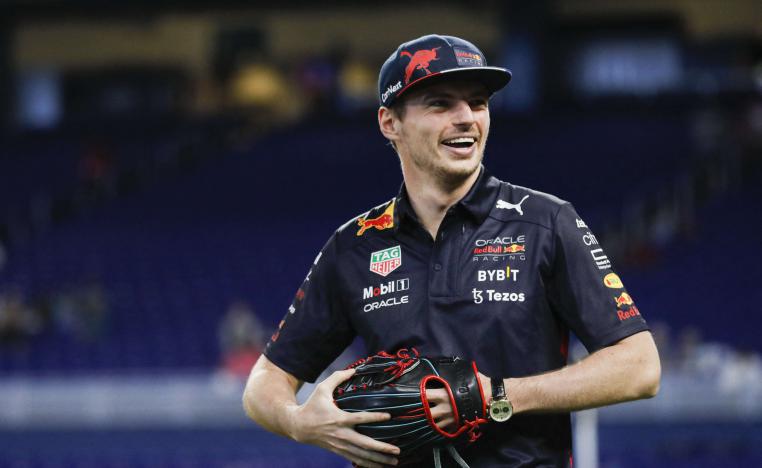 سائق ريد بول الهولندي يصل فلوريدا متأخرًا بفارق 27 نقطة عن لوكلير غريمه في فيراري