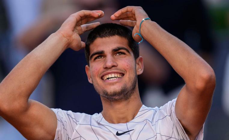 لاعب التنس اليافع يكسر ارسال نادال مبكرا ويحافظ عليه حتى النهاية