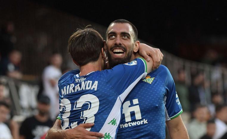 الفوز الأول لريال بيتيس بعد خسارتين وتعادلين، والثامن عشر في الموسم