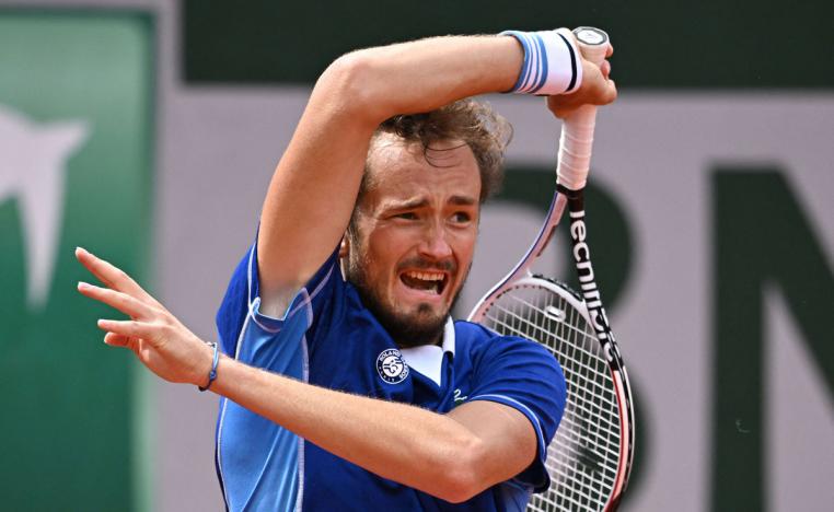 فوز من دون عناء لمدفيديف