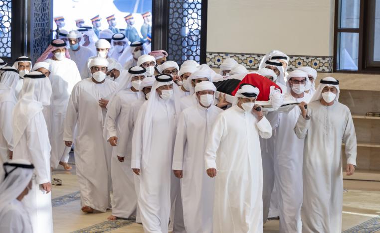 الشيخ خليفة ووري الثرى في مقبرة البطين بأبوظبي