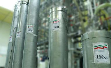 إيران تبذل جهدا لاستكمال تصنيع وتركيب 1000 جهاز طرد مركزي متطور وفق غانتس