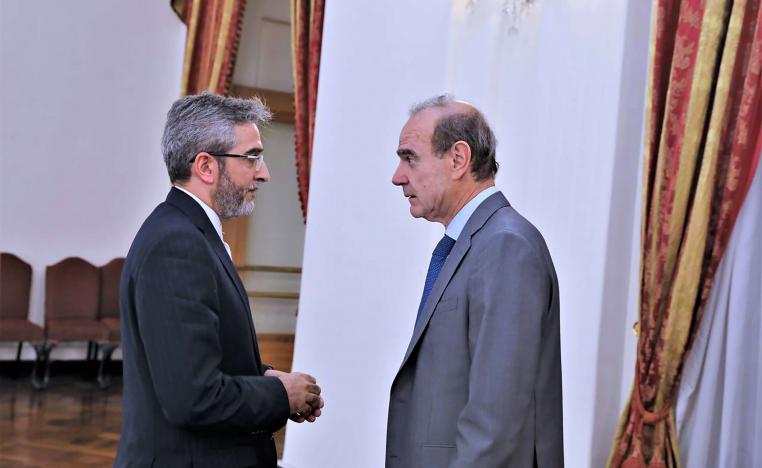 مورا نقل رسالة بروكسل إلى كبير المفاوضين الإيرانيين بأنه "لا يمكن أن الاستمرار على هذا النحو"