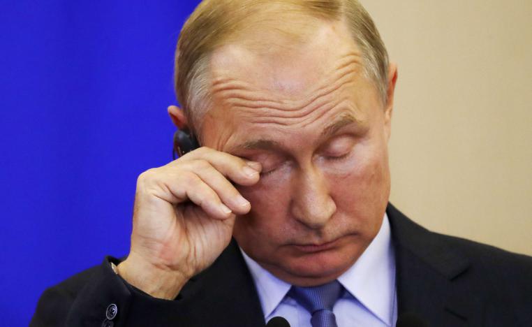 في لعبة التحديق، يخسر من يرمش أولا. وقد رمش بوتين