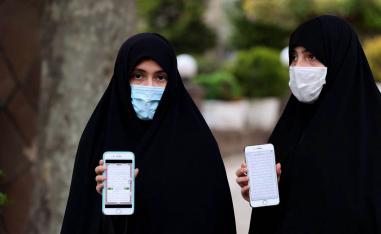 ايرانيات في تظاهرة أمام السفارة السويدية في طهران