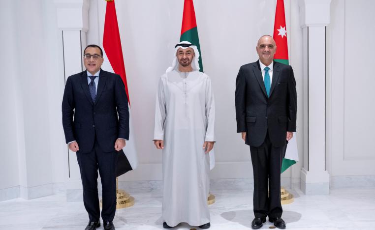 انعكاس للعلاقات الوثيقة على الاستثمار المشترك