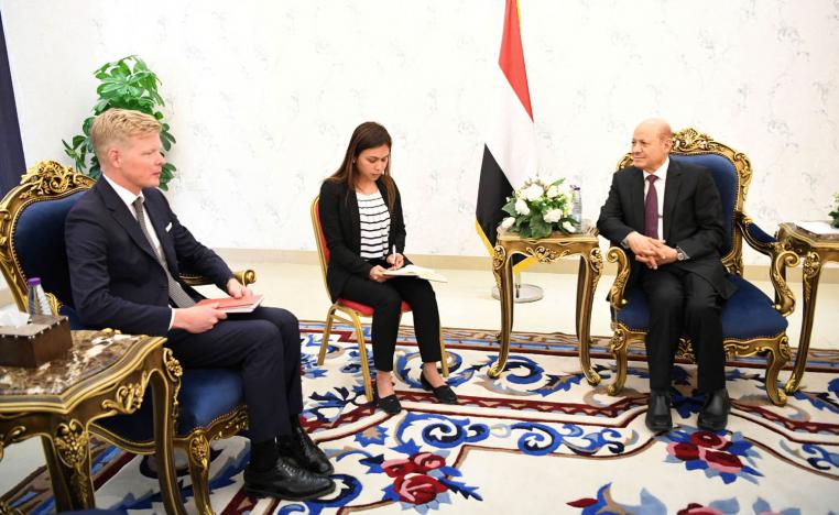 رئيس مجلس القيادة اليمني رشاد العليمي يستقبل المبعوث الدولي هانس غروندبرغ