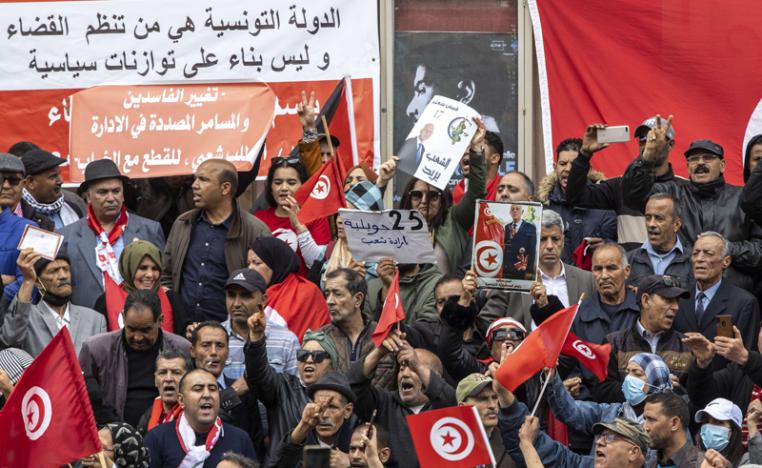  المئات من أنصار الرئيس التونسي يطالبون بتحقيق أهداف مسار 25 يوليو ومحاسبة الفاسدين