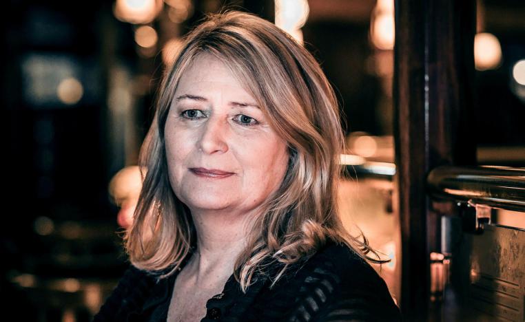 الكاتبة ستينون سيجورذاردوتير 