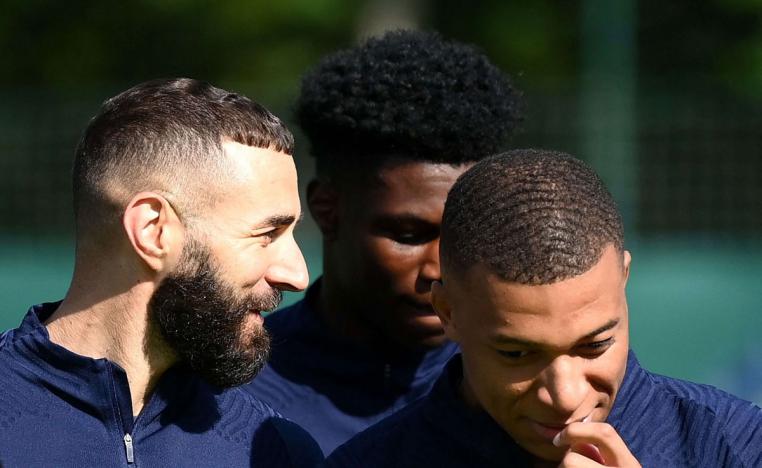 منتخب 'الديوك' بقيادة مدربه دي لاحراز كأس الامم للمرة الثانية على التوالي