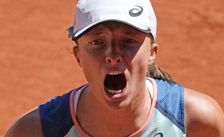 لاعبة التنس البولندية على بعد فوز من كتابة التاريخ