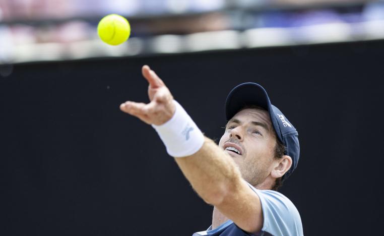 لاعب التنس البريطاني يرفع عدد انتصاراته على الملاعب العشبية الى 114 مقابل 23 هزيمة فقط