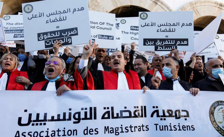 القضاء ساحة للصراع ومحاولات الهيمنة منذ الثورة