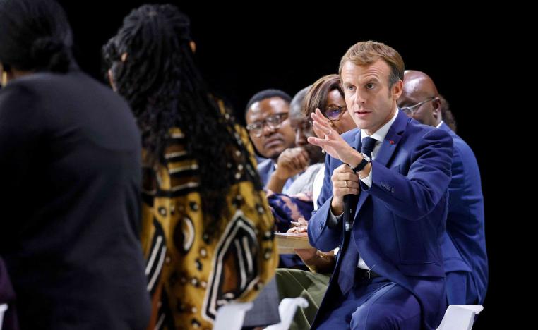 ماكرون ابدى قبل اعادة انتخابه لولاية رئاسية ثانية رغبته في تحسن العلاقات مع الجزائر 