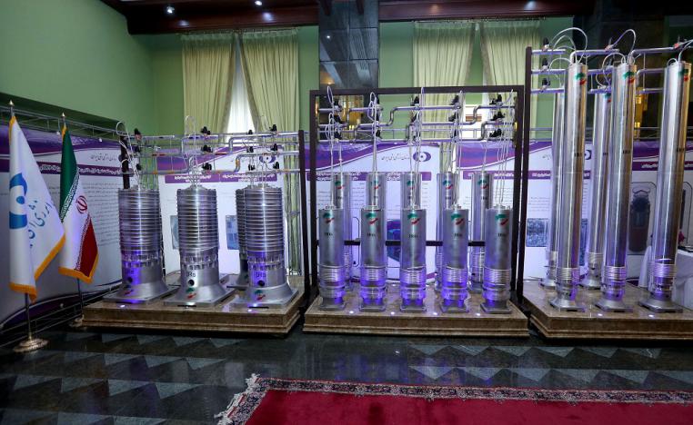 إيران تناور بالحوار لكسب الوقت بينما تواصل انتهاكاتها النووية