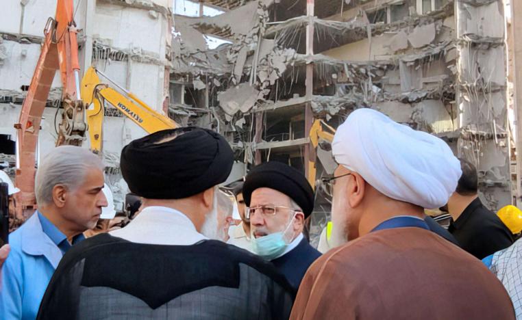 انهيار المبنى يسبب هزة للنظام الايراني