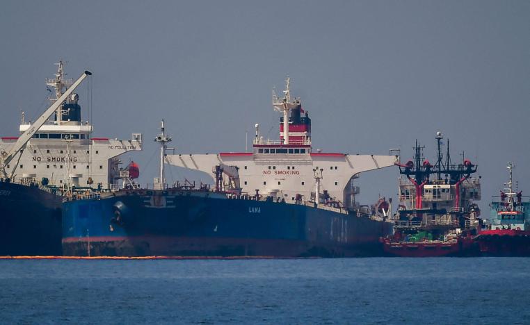 ناقلة النفط الروسية تستأنف رحلاتها البحرية بعد نحو شهرين من احتجازها في اليونان